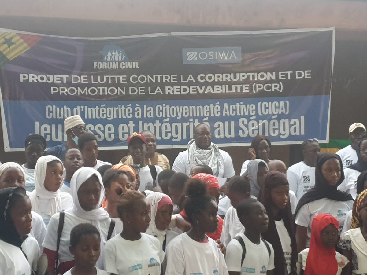 CicaForumCivil's tweet photo. FORUM CIVIL/@OSIWA1 
Accompagnement des jeunes pour la promotion de la redevabilite et la lutte contre la corruption à travers les Clubs d'Intégrité à la Citoyenneté (CICA).
MERCI aux CICA de Kolda et aux encadreurs. https://t.co/OHB2SmLyUa