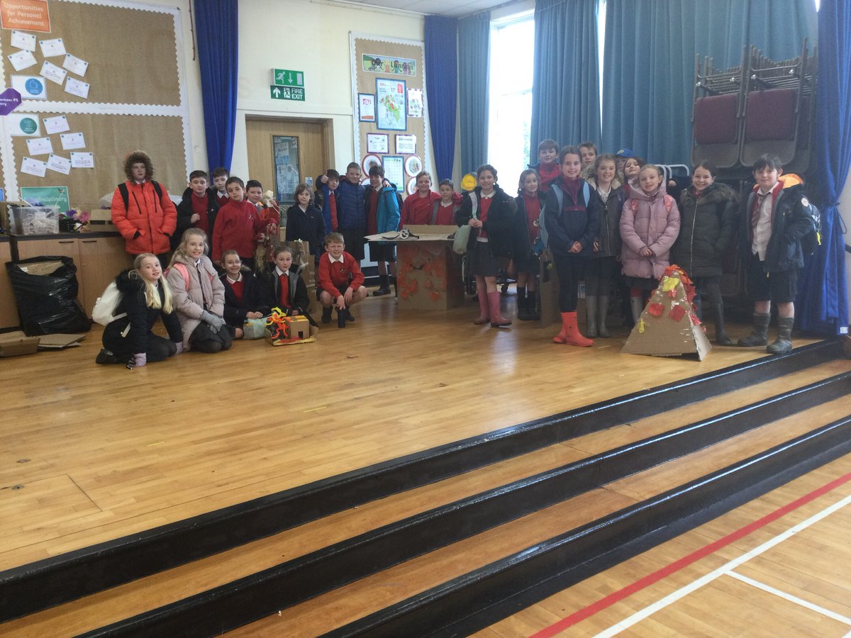 UplawmoorPS's tweet image. After talking about how Mars is one of the most extreme environments imaginable, P5-7 were challenged to end their day of science by creating an extreme habitat and then an extremophile that could survive in it. @ScienceWeekUK #BSW22 #ERCSTEM