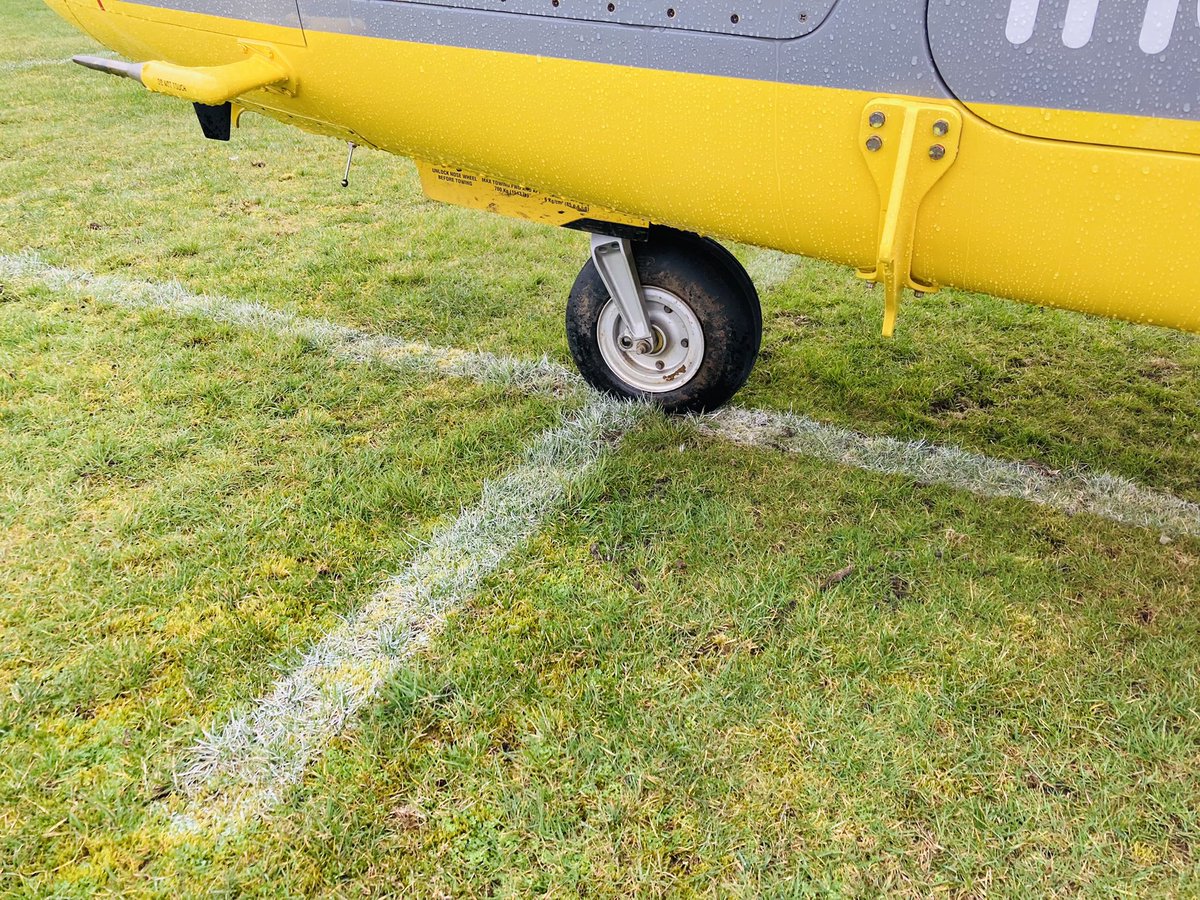 Helimed54's tweet photo. The other week we said with a bit more practice Capt John would nail his landing…he never fails to disappoint!! We love this man!! #firsttime @SloaneHeli #helispotter @RotorImageryUK @LDO_Helicopters https://t.co/HkEZi9aqE9
