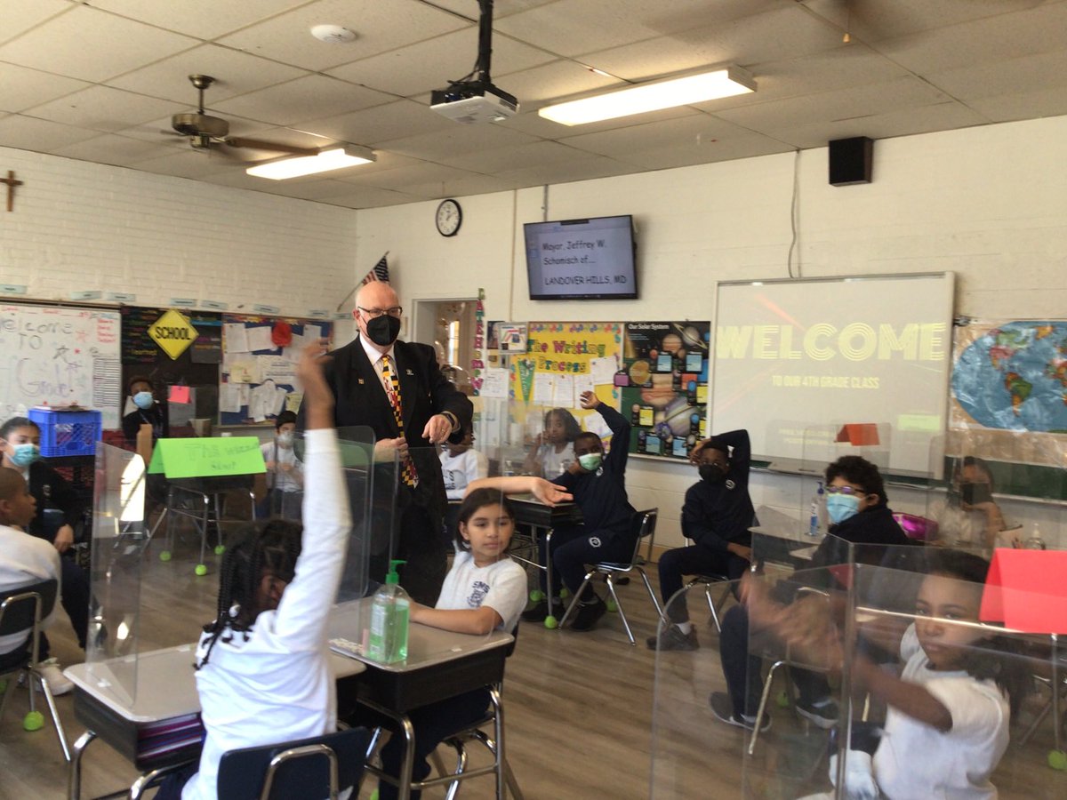 Looks who’s visiting our fourth graders! Landover Hills Mayor Jeffery W.  Schomisch! #adwcommUNITY #adwcathschools