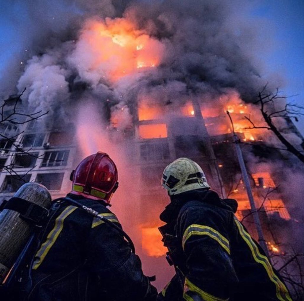 HerosMeta's tweet photo. the firefighter ready to rescue the people and make sure that all the refugees are in good health join the Team https://t.co/zMv2HSJm03