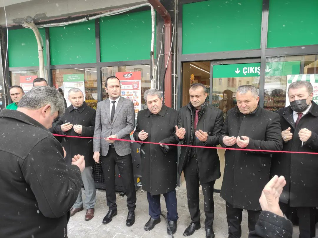 Merkez Birliğimiz Yönetim Kurulu Üyesi Adem DARIMLA ve Bölge Müdürümüz İbrahim ONURSOY, Bölge Müdür Yardımcılarımız Bahadır GÜL ve Ömer ÜNAL,2923 Sayılı Akdağmadeni Tarım Kredi Kooperatifini ziyaret ederek, Akdağmadeni ilçesi Tarım Kredi Kooperatif Marketin açılışına katıldılar.