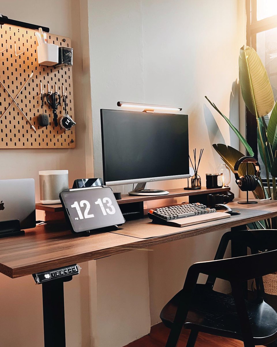 iSetupsCo's tweet photo. Lighting is key 🌱

⌨️ @KeychronMK K8
🔊 @Sonos One
🖱 @Logitech MX Master
💡 @Xiaomi Mijia Screen Light
📌 @IKEAUSA Skadis Pegboard

https://t.co/iX8Omc2D6q https://t.co/rdHxKeZZ2q