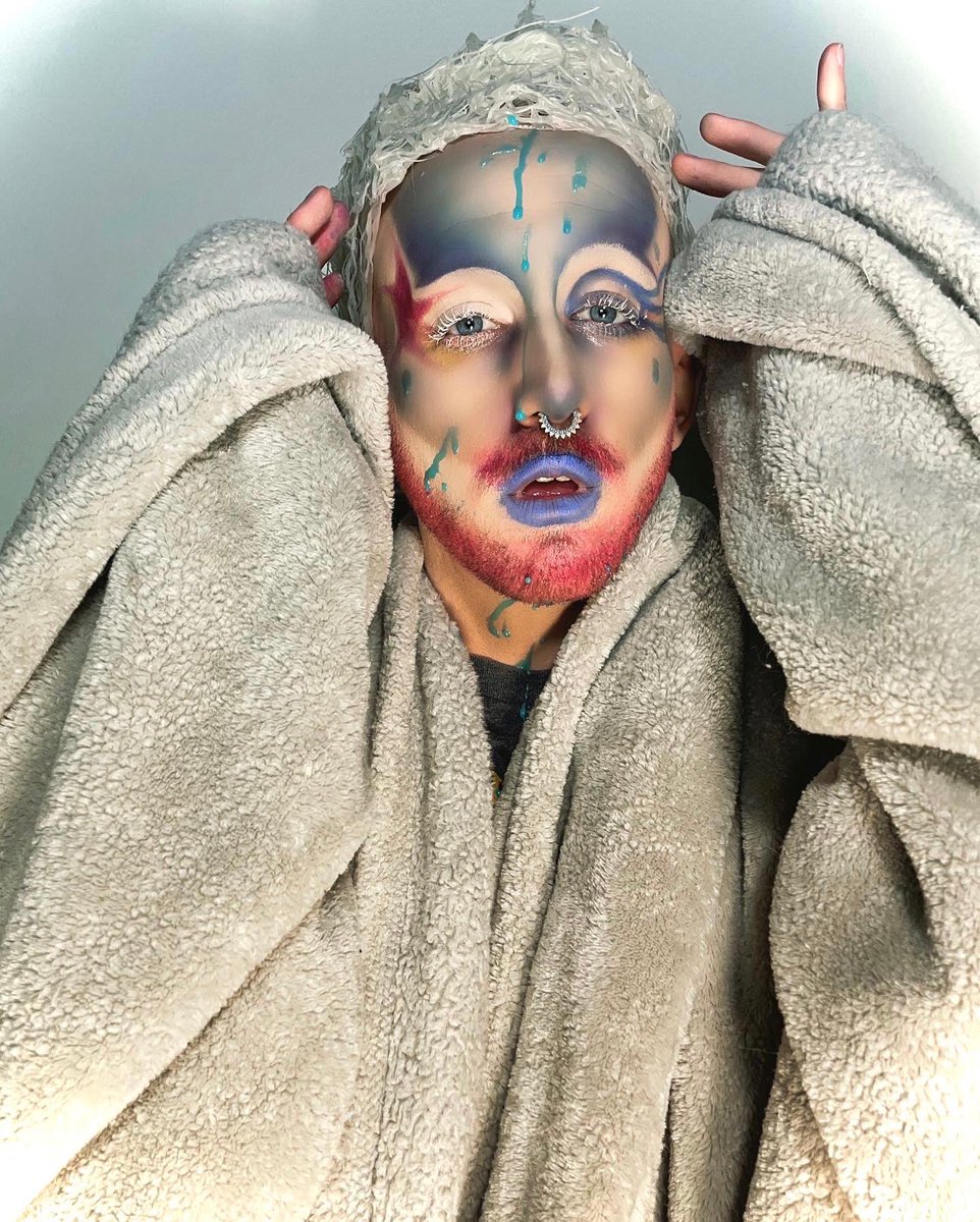 silk_french's tweet photo. Anyone else have a splitting headache lately?

#drag #nonbinary #specialfx #beardeddrag https://t.co/tgnOuH31sJ