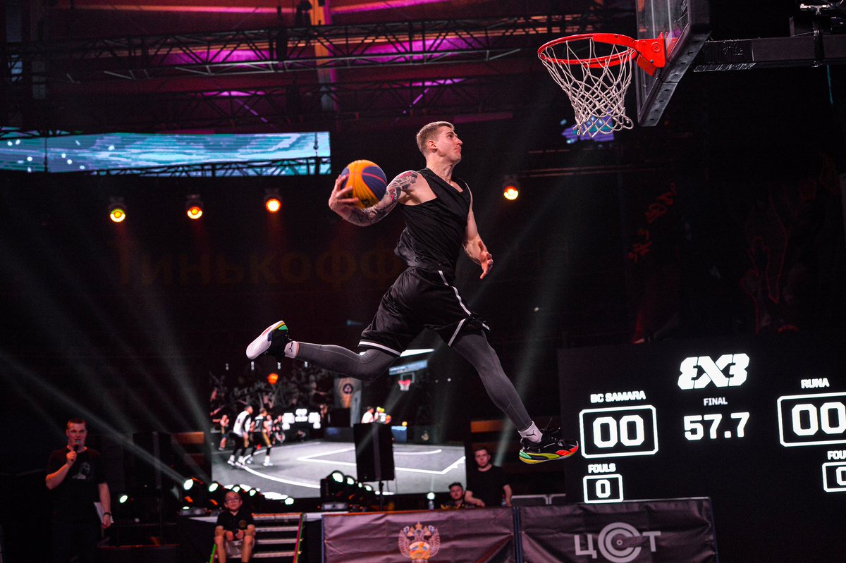 ule3x3's tweet photo. Илья Герасимов — победитель REA DUNK CONTEST во втором туре ОМЛ3х3! ⁣⁣⠀
⁣⁣⠀
Данкер из Санкт-Петербурга оказался сильнее своих оппонентов, набрав 147 баллов и получил путевку в суперфинал! https://t.co/xFGXrZSxJh