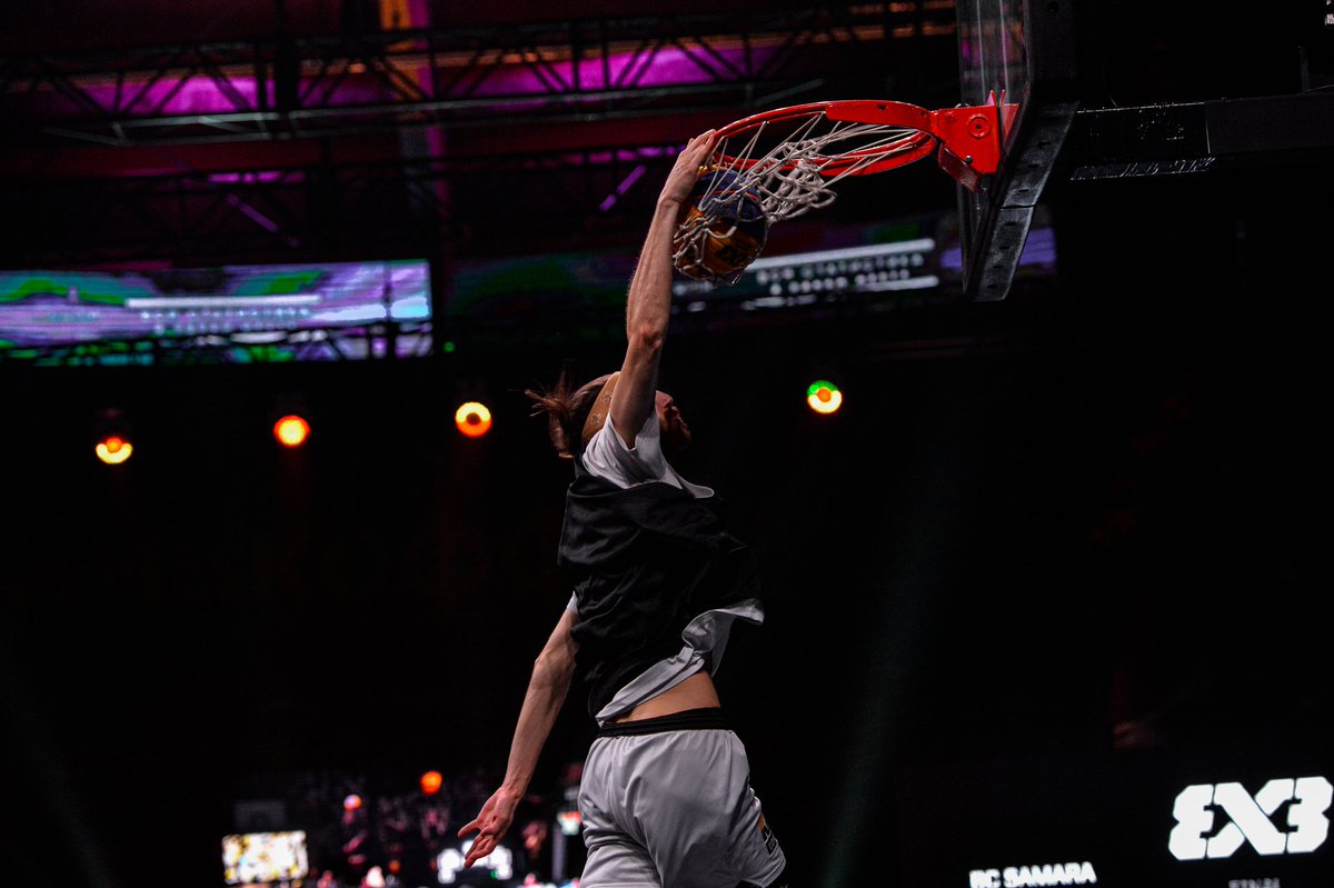 ule3x3's tweet photo. Илья Герасимов — победитель REA DUNK CONTEST во втором туре ОМЛ3х3! ⁣⁣⠀
⁣⁣⠀
Данкер из Санкт-Петербурга оказался сильнее своих оппонентов, набрав 147 баллов и получил путевку в суперфинал! https://t.co/xFGXrZSxJh