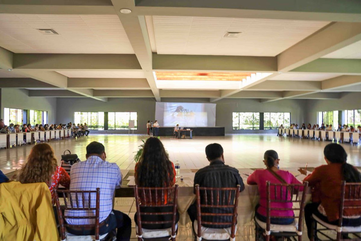 MiriamPLiborioH's tweet photo. ¡Sigamos transformando vidas con #Educación! Junto a Coordinadores de Zona, formadores y Organizadores de Servicios Educativos (OSE'S) de las 8 regiones de #Oaxaca, tomamos la capacitación sobre el Movimiento Nacional por la #Alfabetización y Educación.

¡Sean bienvenidos! https://t.co/GEwK3K0FhI