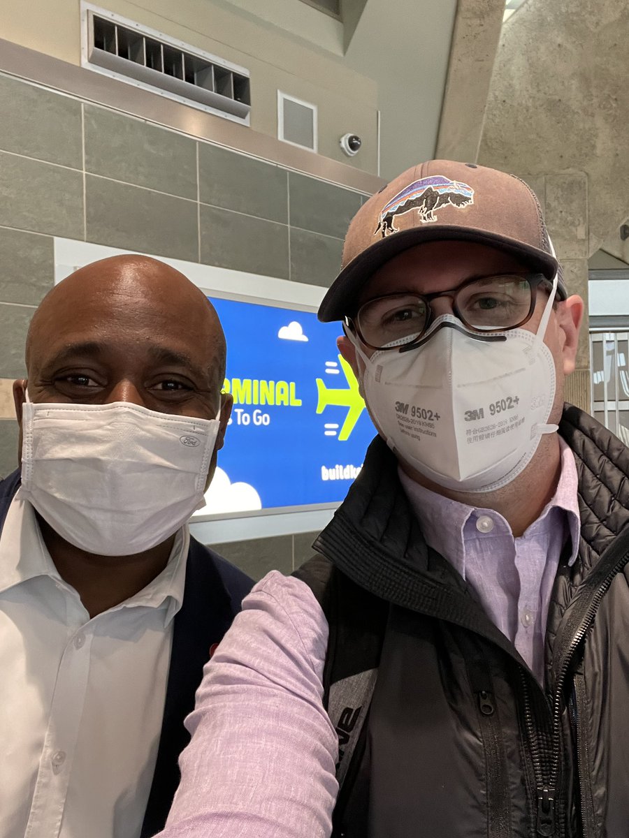 AaronBumann's tweet photo. Ran into the Mayor @QuintonLucasKC and his team, on the flight back from DC today. Thanks for the gracious photo op! #pediatricdentaladvocate https://t.co/2GmXhYoFwJ