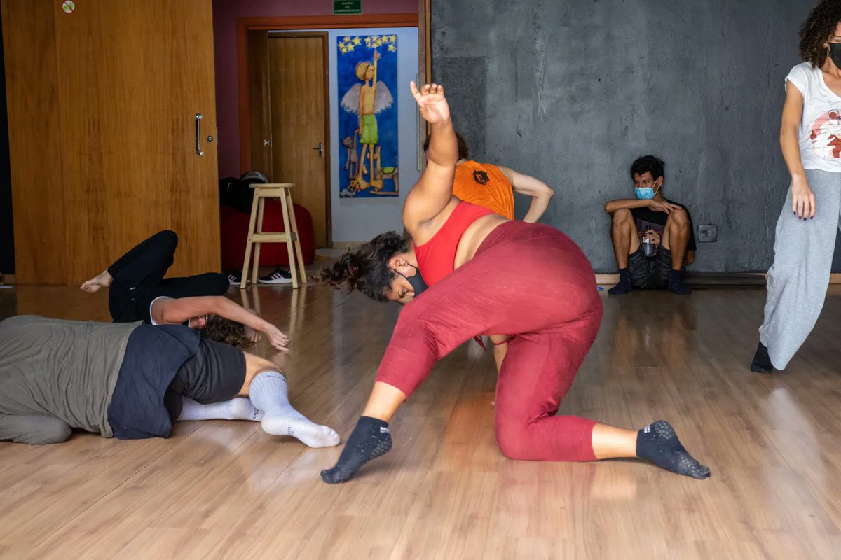 dancurbana's tweet photo. Primeiro "Encontro das Corpas" presencial foi lindo!💞💃🏾🕺🏾

📲Se inscreva no link na bio.
📍Encontro das Corpas, toda quarta de Março das 09h às 11h na @casadeensaio
----
#encontrodascorpas #dançurbanaemcasa #institutoculturalvale #grupopereira #comper https://t.co/dSLFWnjrYz