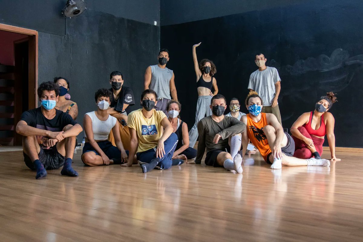 dancurbana's tweet photo. Primeiro "Encontro das Corpas" presencial foi lindo!💞💃🏾🕺🏾

📲Se inscreva no link na bio.
📍Encontro das Corpas, toda quarta de Março das 09h às 11h na @casadeensaio
----
#encontrodascorpas #dançurbanaemcasa #institutoculturalvale #grupopereira #comper https://t.co/dSLFWnjrYz