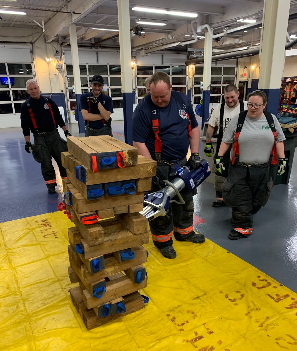 SpringMillFire's tweet photo. If you're interested in volunteering but want to learn more before you send your application in, then join us at training night!

Training nights are held every Monday at 7 pm at the firehouse. We'd be happy to answer your questions. Volunteer today 👉 https://t.co/orCfH9YMtw https://t.co/9vAVjlToov