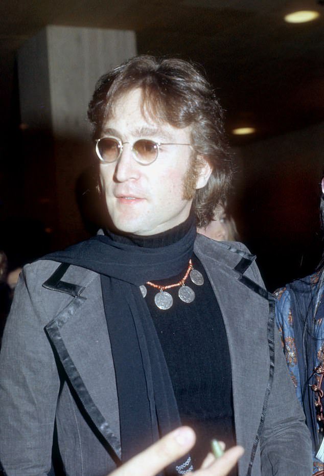 TheNorskaPaul's tweet photo. 🎼’Please, please, freeze me’😆
#JohnLennon 1968 fridge-freezer is set to fetch £2k at #OmegaAuctions on #Merseyside (and it still works)
The #Westingland appliance was said to be the 'Rolls Royce' of fridges &amp; was bought by the Beatle for his #Kenwood #Surrey home in the 1960s. https://t.co/az3GFLS3Tw