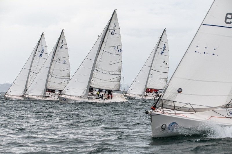 Ecole_navale's tweet photo. #TSGED L’École navale s'impose sur le plan d'eau du Poulmic ! ⛵️
Le week-end dernier se déroulait la 34ème édition du Tournoi Sportif des Grandes Écoles de la Défense (TSGED) réunissant chaque année une dizaine d'écoles. https://t.co/tUapZb5Cyr