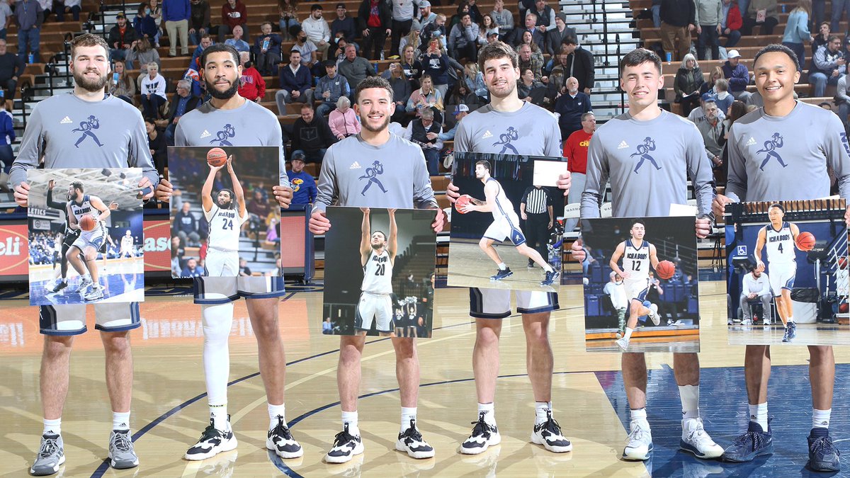 CoachBBallard's tweet image. What a special team! 🏀🎩🔵❤️