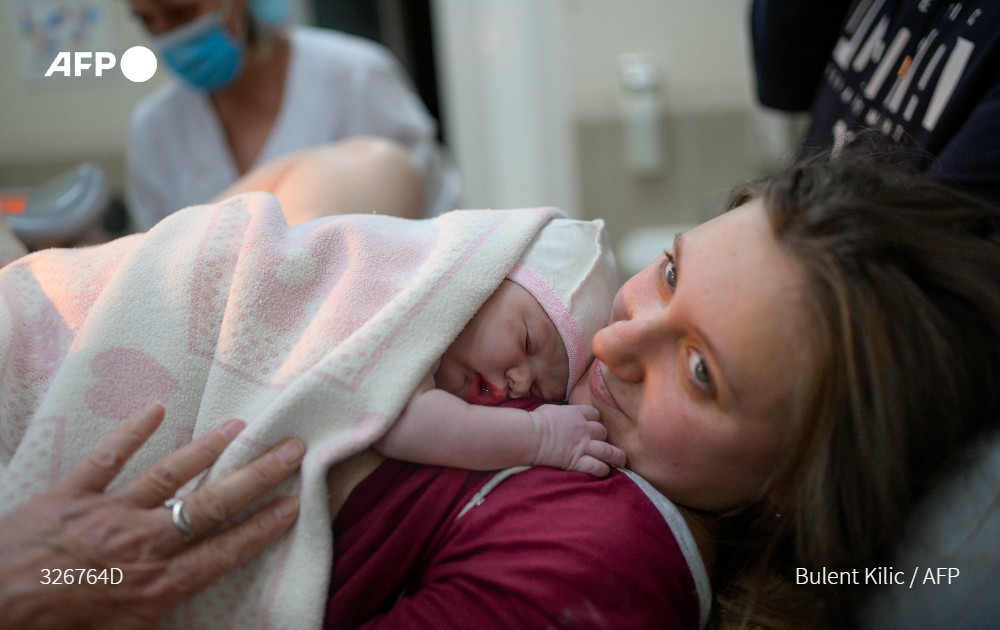 AFP's tweet photo. It is 6:00 pm when the sinister wail of the siren rises above the southern Ukrainian city of Mykolaiv. Very calmly, hands on their bellies, the women slowly make their way down two floors to the basement of maternity hospital Number 3 https://t.co/jQn3fiCLZx https://t.co/nLIsNZXUEa