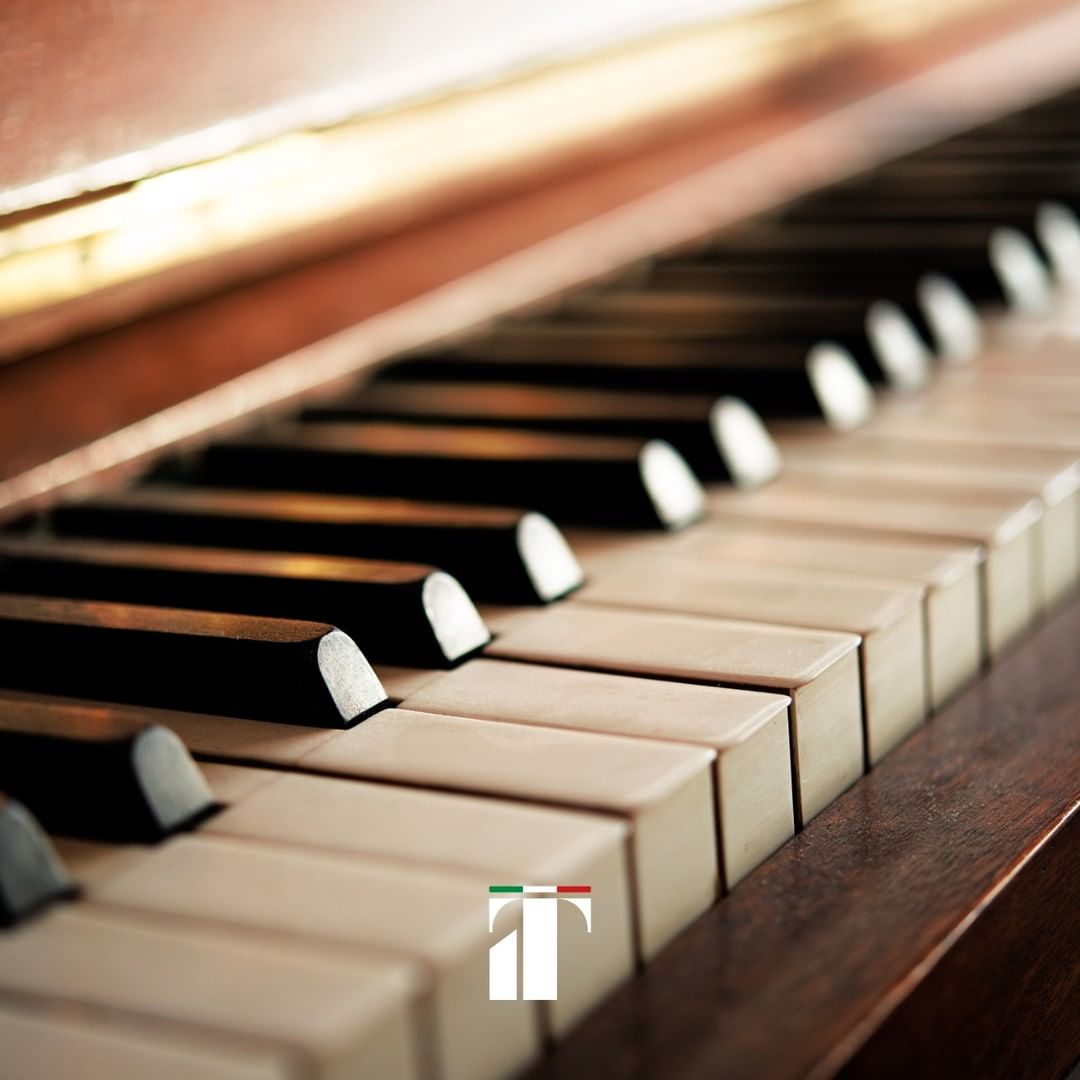 ItalyinMEX's tweet photo. 💡 La originalidad impregna cada industria, desde la comida a la música a la tecnología.

El ingenio italiano ha reinado supremo, dando luz a muchas creaciones que cambiaron la vida cotidiana.

🤩 ¿Cuál es tu invento italiano favorito? Coméntanos 👇

#beIT #ITisCreativity https://t.co/hu1TeOlJ5W