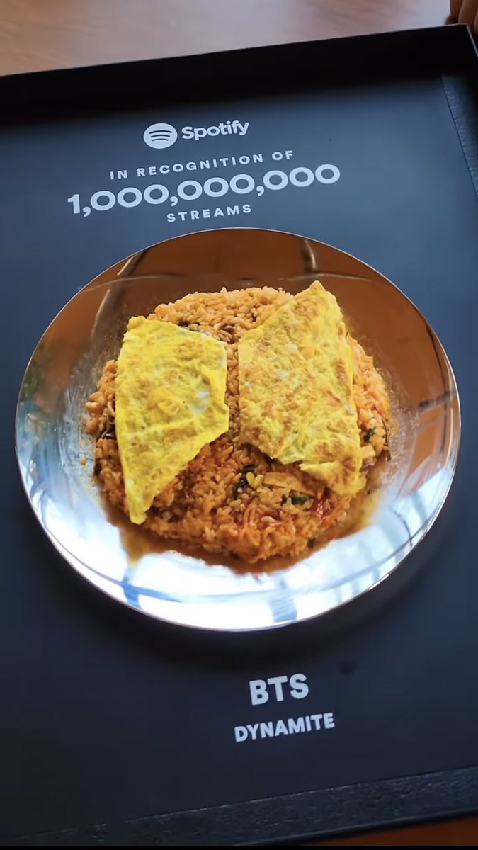 Jen7JK7's tweet photo. Ahora quiero Bibimbap ๐ฒ ๐
#BTS_Dynamite #Dynamite1B https://t.co/p4Ji8ybykB