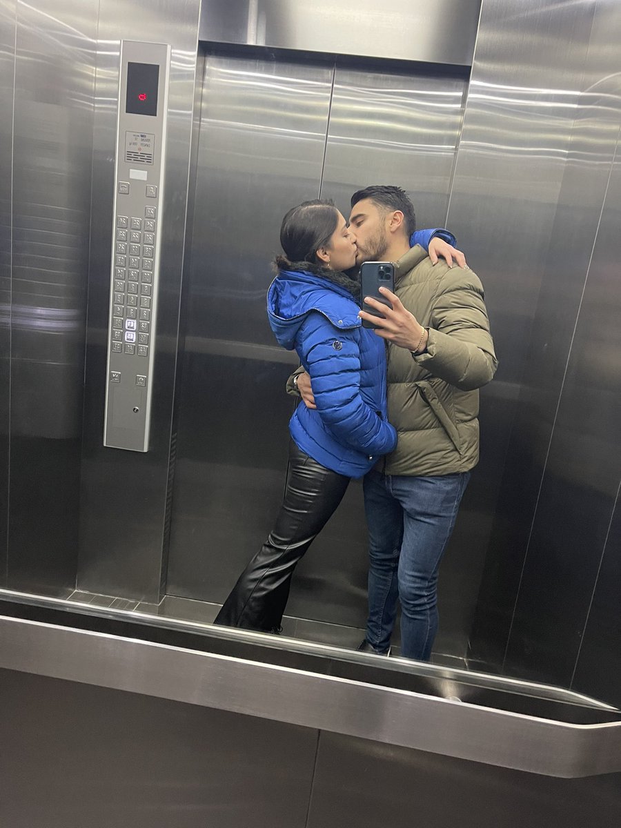 Besos que te reinician la vida y se te olvida todo lo que te rodea ❤️<a href="/PalomaSiller/">Siller ☼</a>