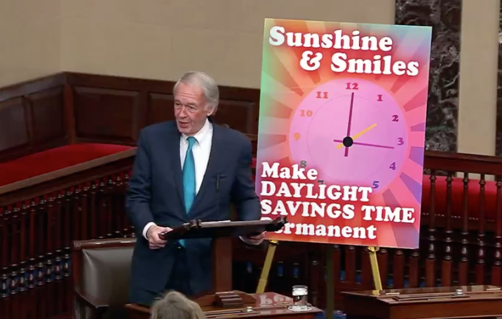 alizaslav's tweet photo. The Senate on Tuesday passed a measure that would make Daylight Saving Time permanent across the United States.

The bill called the Sunshine Protection Act was approved by unanimous consent. https://t.co/3Fz5ZYyVm6