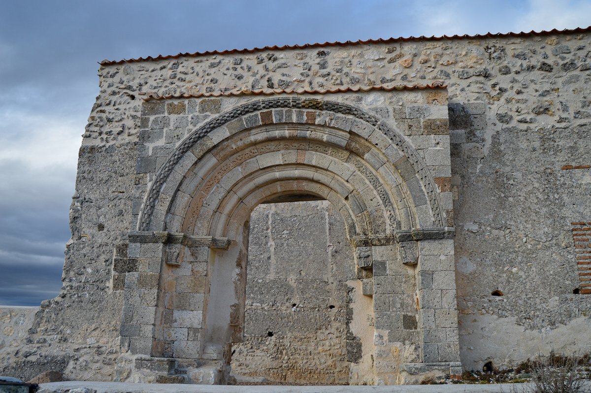 CyLEsVida's tweet image. Románico rural segoviano.

Uno de los más simbólicos, es la ermita de San Miguel en Sacramenia, una pequeña joya en ruinas que asoma solitaria y dominante sobre un cerro.

vía @EnPueblo  

#Segovia