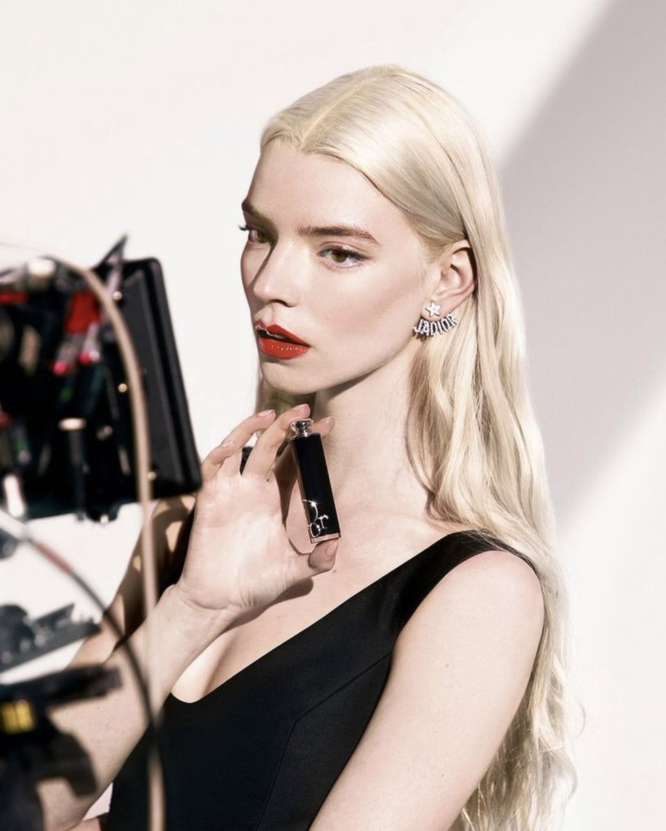 everyhouranya's tweet photo. anya taylor-joy for dior addict… oh absolutely https://t.co/PrJjh2vDt8