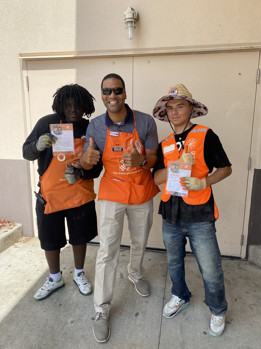 Tre_THD's tweet photo. LOTS of recognition at Sun City’s pro desk today! BIG shout out to our pro loaders, Willie and Arturo Pro DS, Nate and new PASA Penny for all positive feedback from customers. @AllisonR_THD @leighmartin44 @swbbav https://t.co/LOAnFGkYVi