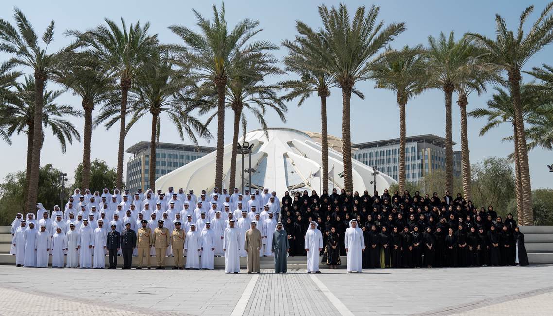 التخريج الرسمي لدفعتنا من القيادات التنفيذية لحكومة #الامارات من قبل صاحب السمو الشيخ محمد بن راشد آل مكتوم الله يحفظه. 
 
" أبناء الإمارات وكوادرها الوطنية الرهان الحقيقي لصناعة المستقبل "