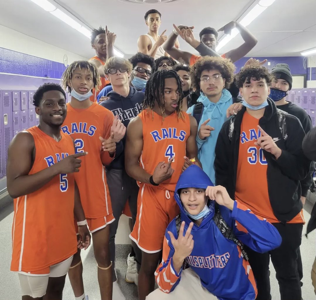Lincoln_Park_BB's tweet photo. Thank you to our players, parents, coaches, and administrators for an outstanding season. This team had so much to celebrate and be proud of. To our seniors, the impact you had on this program will be felt for years to come. Thank you 🧡💙 #gorails https://t.co/08f2k32jn5