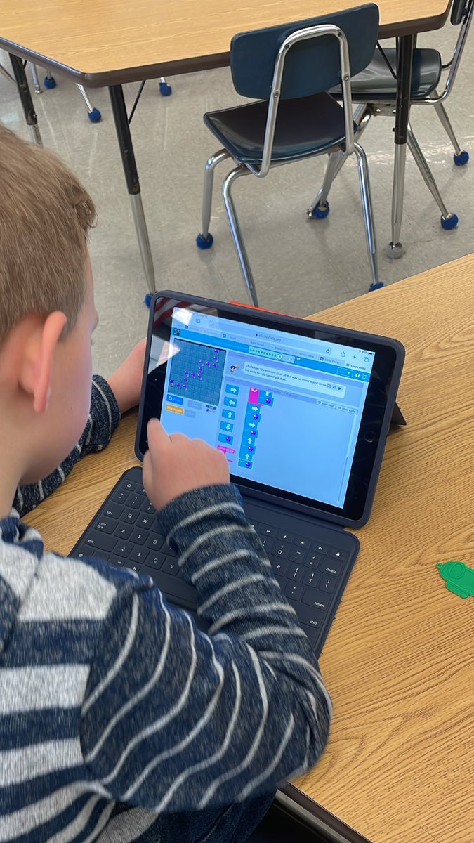 Mr_Smith_Tech's tweet image. 1st graders revisiting some modules in @codeorg. Learning how to use loops to repeat commands. Coding is not always easy! Codes don’t work the first time! Teaching perseverance. @PADeptofEd @csteachersorg @CSforALL