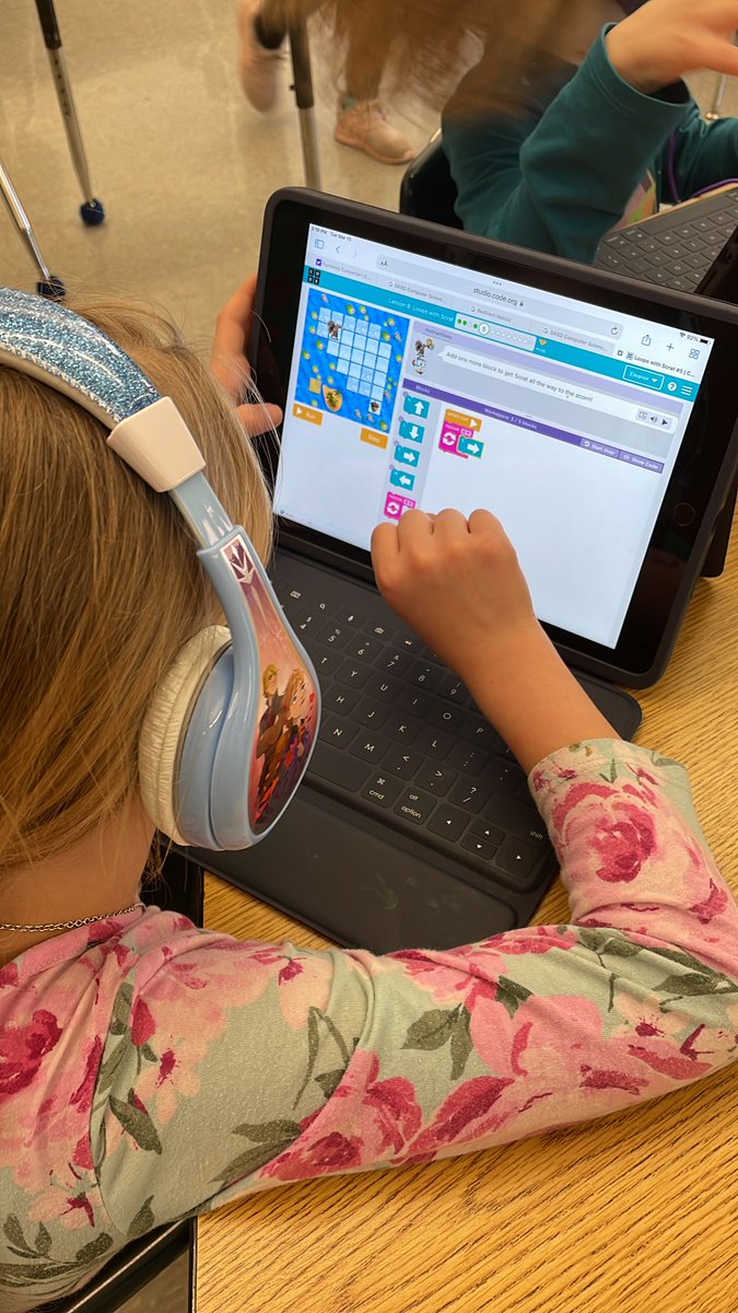 Mr_Smith_Tech's tweet image. 1st graders revisiting some modules in @codeorg. Learning how to use loops to repeat commands. Coding is not always easy! Codes don’t work the first time! Teaching perseverance. @PADeptofEd @csteachersorg @CSforALL