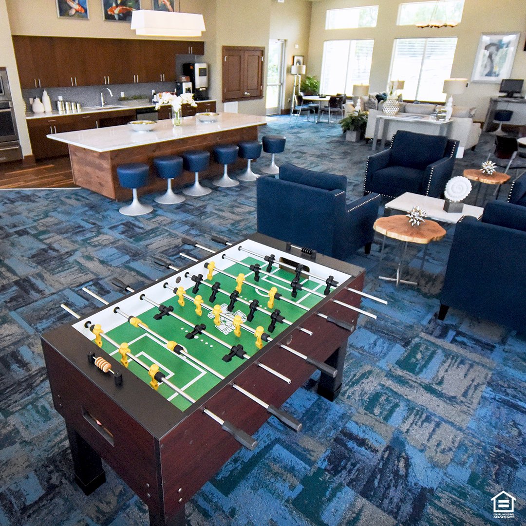 KenectNashville's tweet photo. Catch up with your crew or change up your WFH background at our social lounge, complete with open workstations, entertainment and a coffee bar to keep the pep in your step. What's your favorite place to lounge around in the community? 💫 https://t.co/QQJ9ueYBcJ