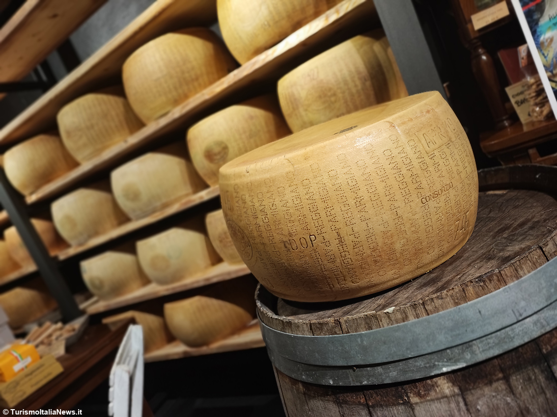 TurismoItaliaNw's tweet photo. UCRAINA | Coldiretti: sanzioni Ue a Putin salvano vino Italia, Bruxelles blocca anche birra, liquori, tartufi e caviale
Leggi la notizia https://t.co/Ewaa8t9wPJ
#Ucraina #Coldiretti #sanzioniUe #exportItalia #vino #eccellenze @coldiretti https://t.co/OMnHgbE8r3