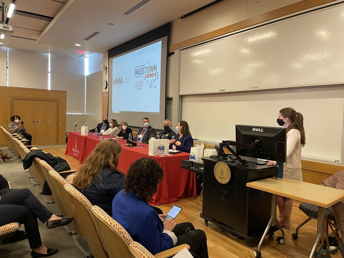 bsuinterns's tweet photo. Interested in a career in local government? Check out our Q+A and Networking event with Massachusetts Municipal Association @massmunicipal Event happening right now in DMF in the Big Auditorium! https://t.co/XZDCrqlnmd