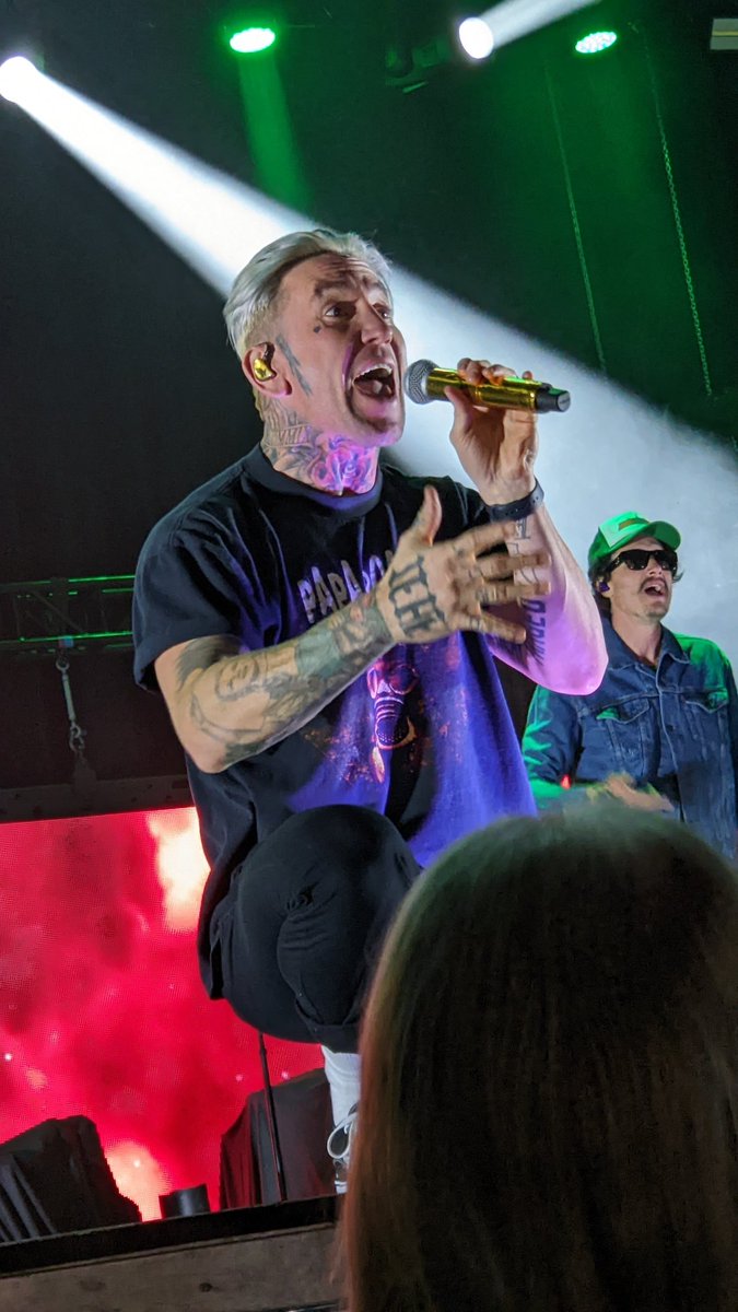 mik0714's tweet photo. Thank you @hollywoodundead for a night I'll never forget! Hope you felt the love from Cincinnati! #HU4L #killthenoisebringthechaos #hollywoodundead https://t.co/PGLzpqCz7e