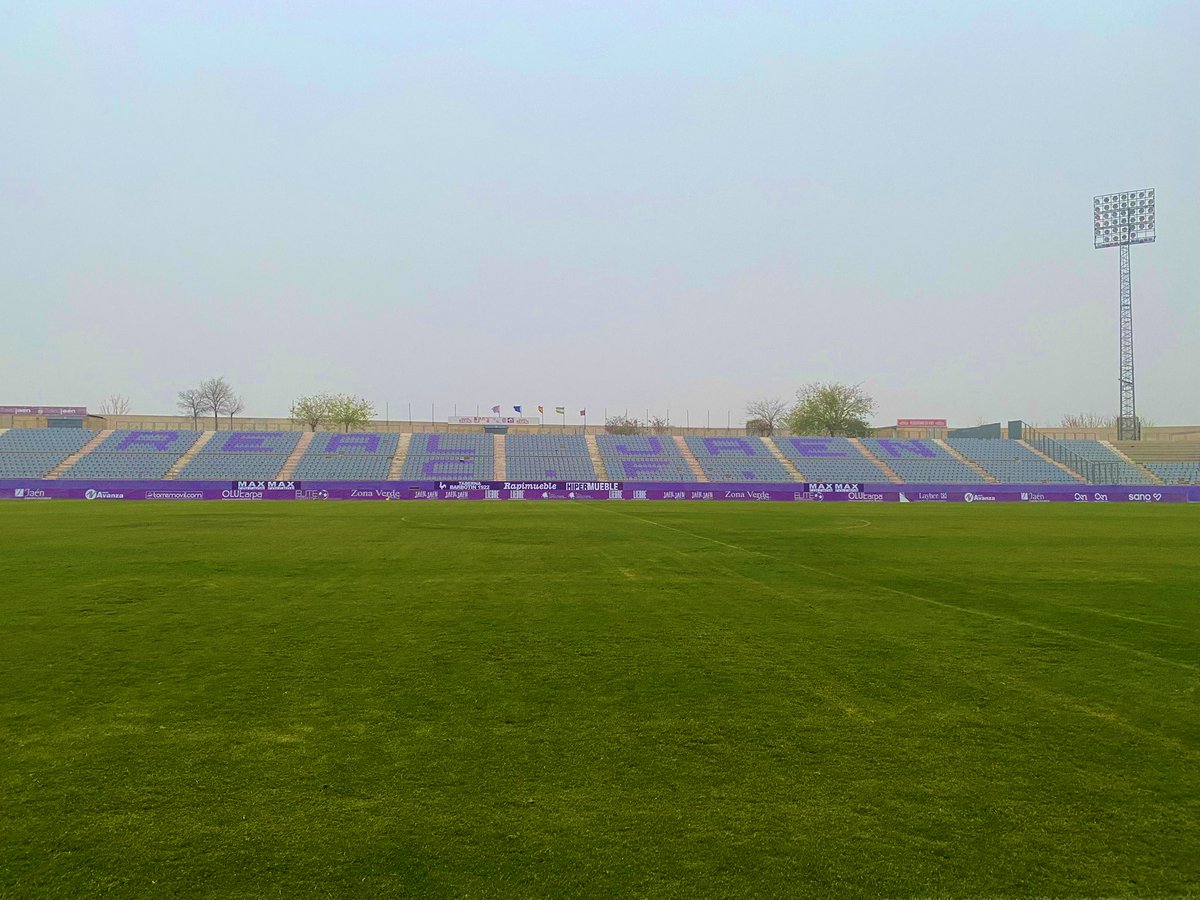 edersa10's tweet image. Aquí, en Jaén,empezó todo. No en éste, sino en el Antiguo Estadio de la Victoria. Eran los años 40 cuando mi abuela María, que tenía unos 20 años, venía a animar al Real Jaén.
Después, mi aita, el Athletic… ♥️⚽️