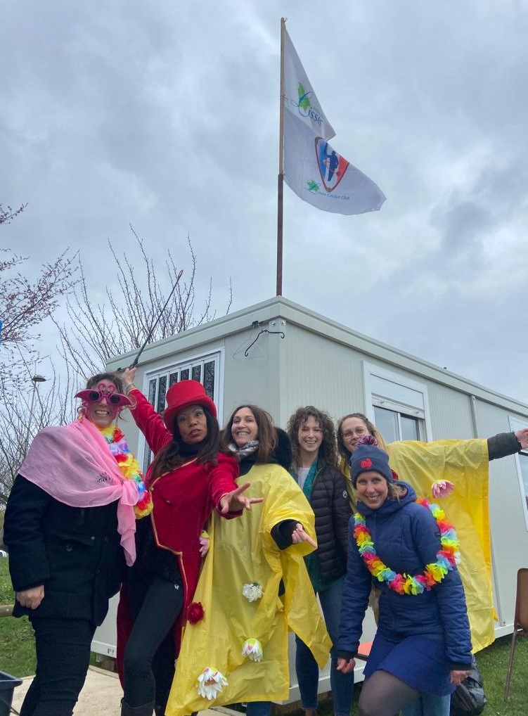 LissesCricket's tweet photo. Quand le Carnaval rencontre le Cricket !🥳

Location: Lisses
Date :12/03/2022 

@grandparissud @CDEssonne https://t.co/ritt9CeU1K