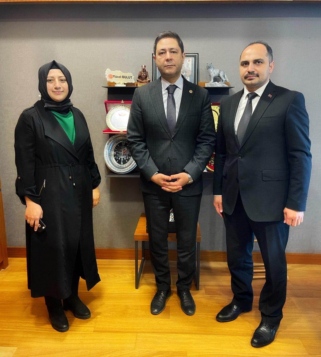 yclblt06's tweet photo. Yılın Hemşiresi seçilen Tokat Yeşilyurt’lu değerli kardeşimiz Sevda Kaya Hanımefendi ve kıymetli eşi Veteriner Hekim Uğur Kaya Bey’i TBMM’de misafir ettik. 
Kendilerini kutluyor, hayatları boyunca başarılar diliyorum. https://t.co/cWH563crV3
