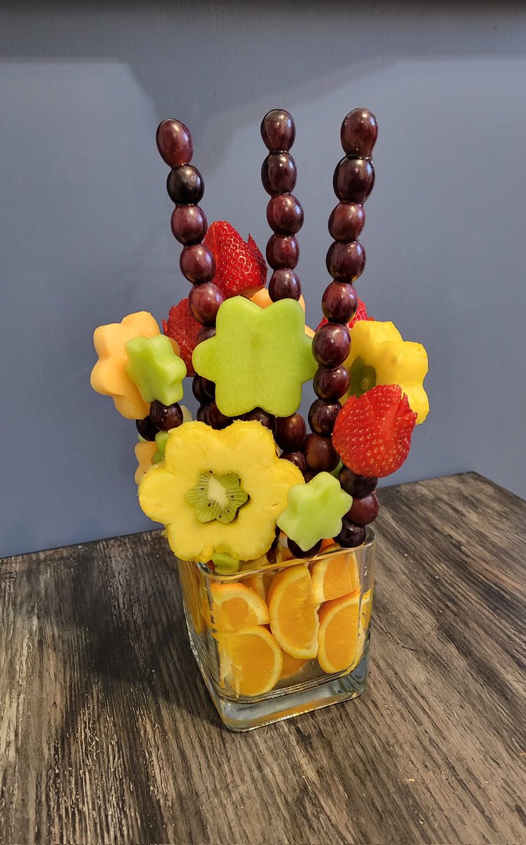 FabulousStop's tweet photo. The card read "Happy Birthday Beautiful!" 😊

#fabulousfruit https://t.co/BtDjSwrPxW
