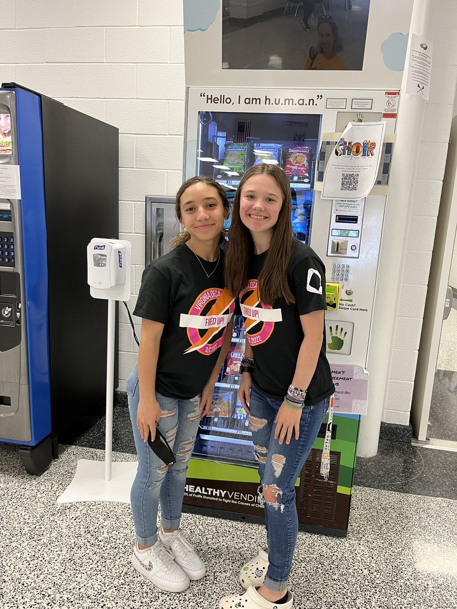 _LandstownDECA's tweet photo. Twin, triple, quadruplet day?! Happy “I ❤️Landstown Week!” @LandstownEagles https://t.co/d0StkpydfI