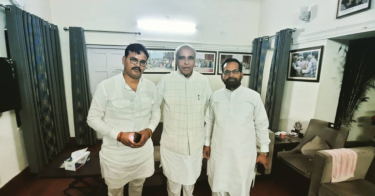 nishanktripath1's tweet image. नई दिल्ली में डुमरिया गंज के लोकप्रिय सांसद मा @pal_jagdambika चाचा जी से शिष्टाचार भेंट कर प्रदेश में प्रचंड जीत के लिए बधाई दिया व स्नेह आशीर्वाद प्राप्त किया ।