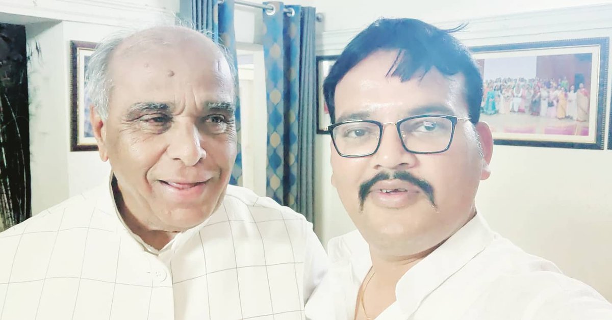 nishanktripath1's tweet image. नई दिल्ली में डुमरिया गंज के लोकप्रिय सांसद मा @pal_jagdambika चाचा जी से शिष्टाचार भेंट कर प्रदेश में प्रचंड जीत के लिए बधाई दिया व स्नेह आशीर्वाद प्राप्त किया ।