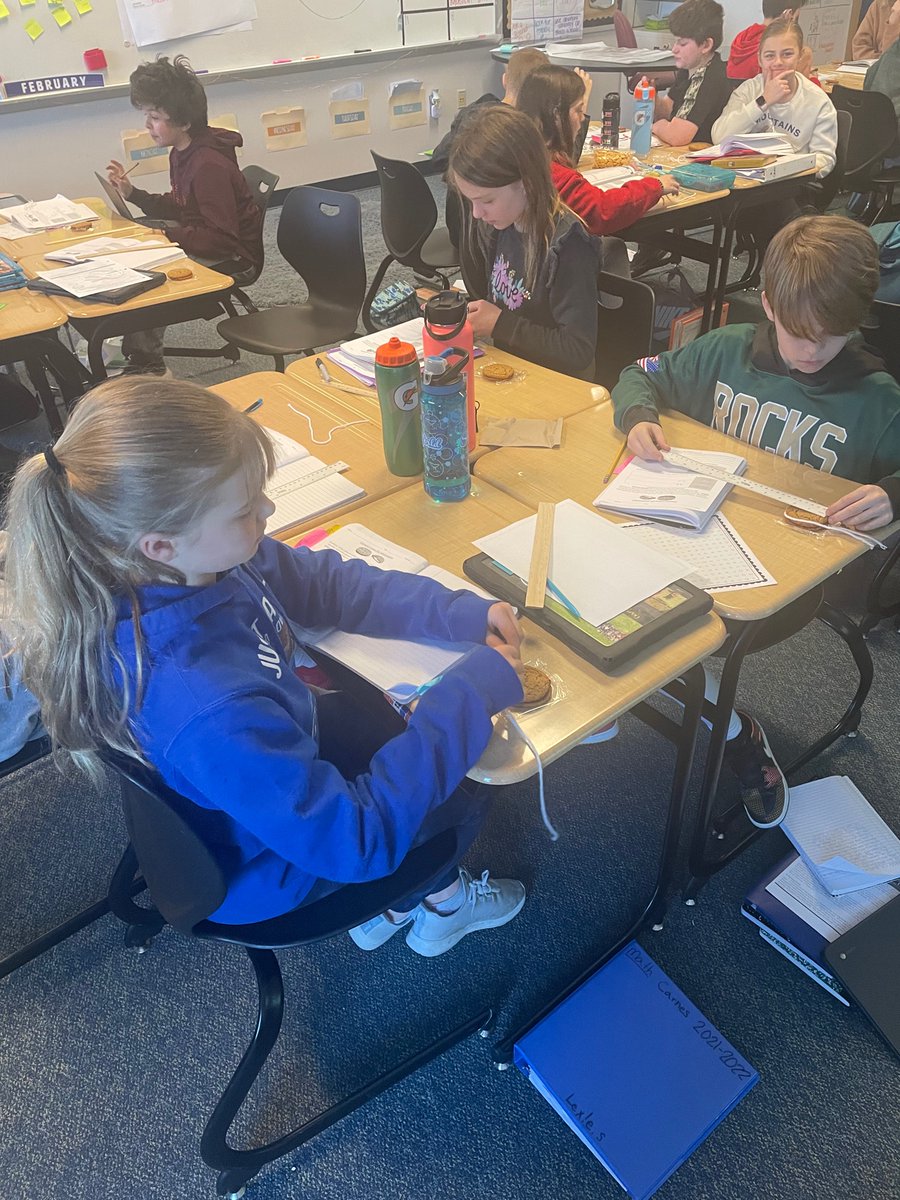 MrsCarnes1's tweet photo. Celebrated Pi Day yesterday by finding the circumference, diameter and radius of oatmeal creme pies! https://t.co/h0OpfiO2kw
