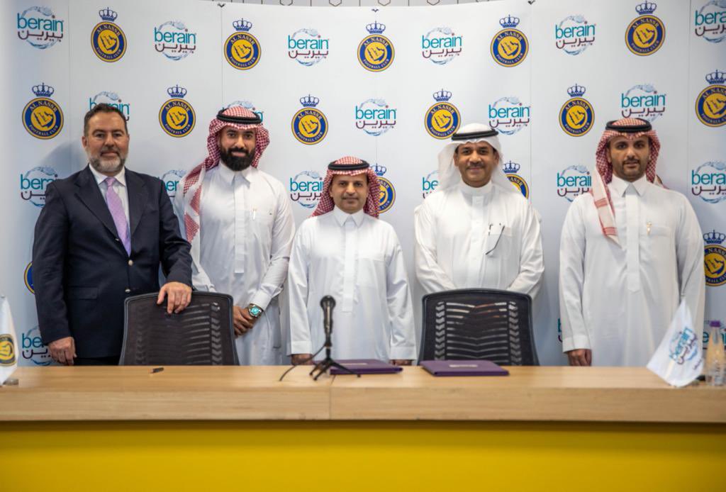 Berain_water's tweet photo. أهلًا بالعالمي نادي #النصر شريكًا لـ #بيرين 💛💙
 
#بيرين_في_الملعب
#المياه_الرسميه_للكره_السعوديه https://t.co/214d92qlNO