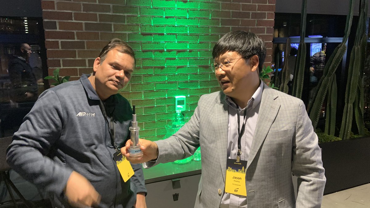 ngpartners_'s tweet photo. TS Conductor’s @JasonTSConduct1 shows fellow CEO @abhishekvsingh of @aidashinc the secret sauce that makes electric cables stronger, safer and able to carry more #cleanenergy by replacing legacy materials with carbon composite. Thanks for hosting, #EYwavespace and @cltjoules! https://t.co/BJUNEVDXey