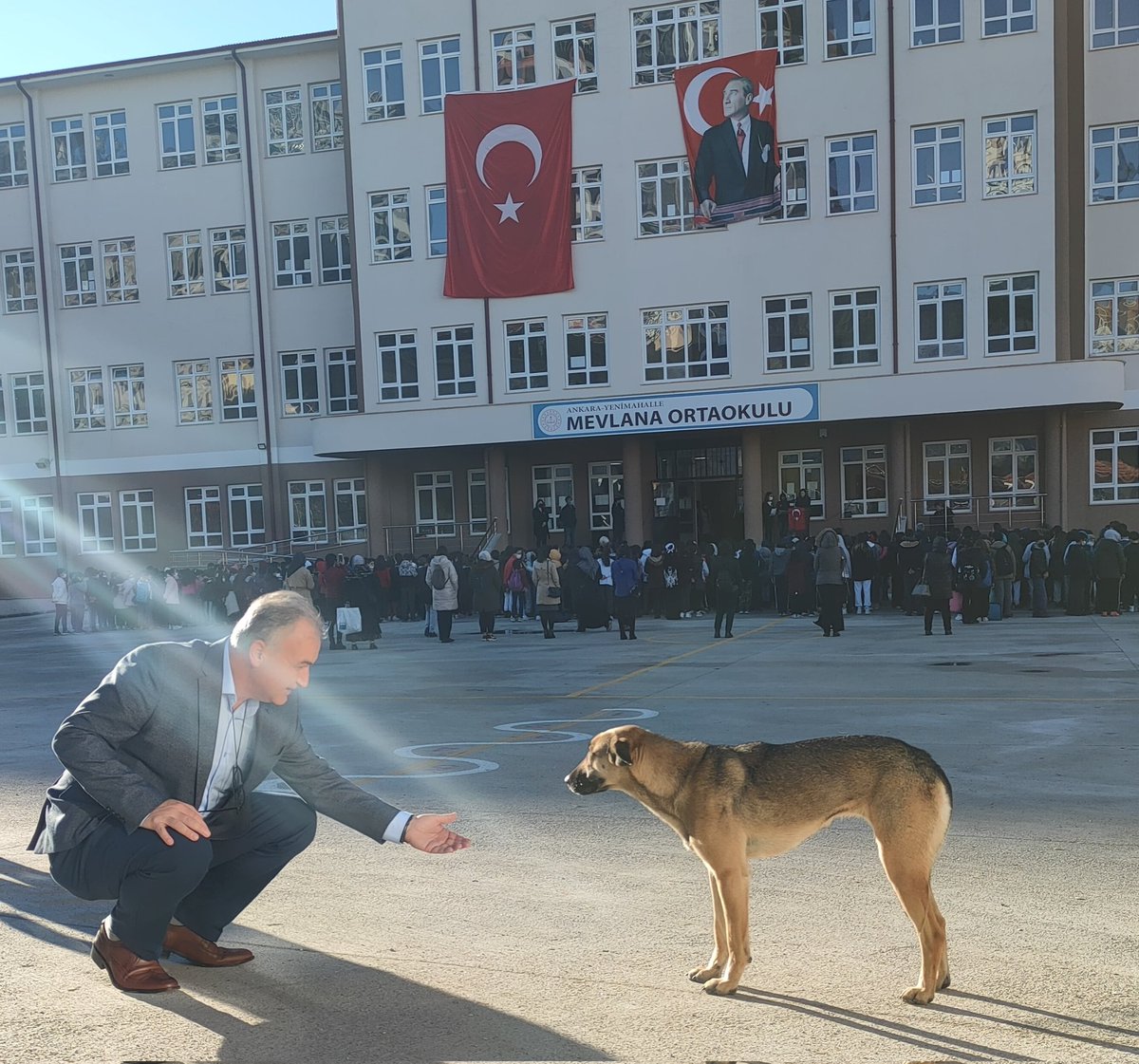 Hayvan hakları mücadelesinde kanun ve edep çizgisinden hiç şaşmadan, ilkeli ve asil duruşu ile örnek bir insan ve rol model bir aile sahibi olan <a href="/haydarozkan01/">Haydar Özkan</a>'a, <a href="/yeniakit/">Yeni Akit Gazetesi</a>'in görevini yapmayan belediyeleri korumak için yazdığı yazısını KINIYORUZ.
#HaydarOzkanYalnizDegildir
