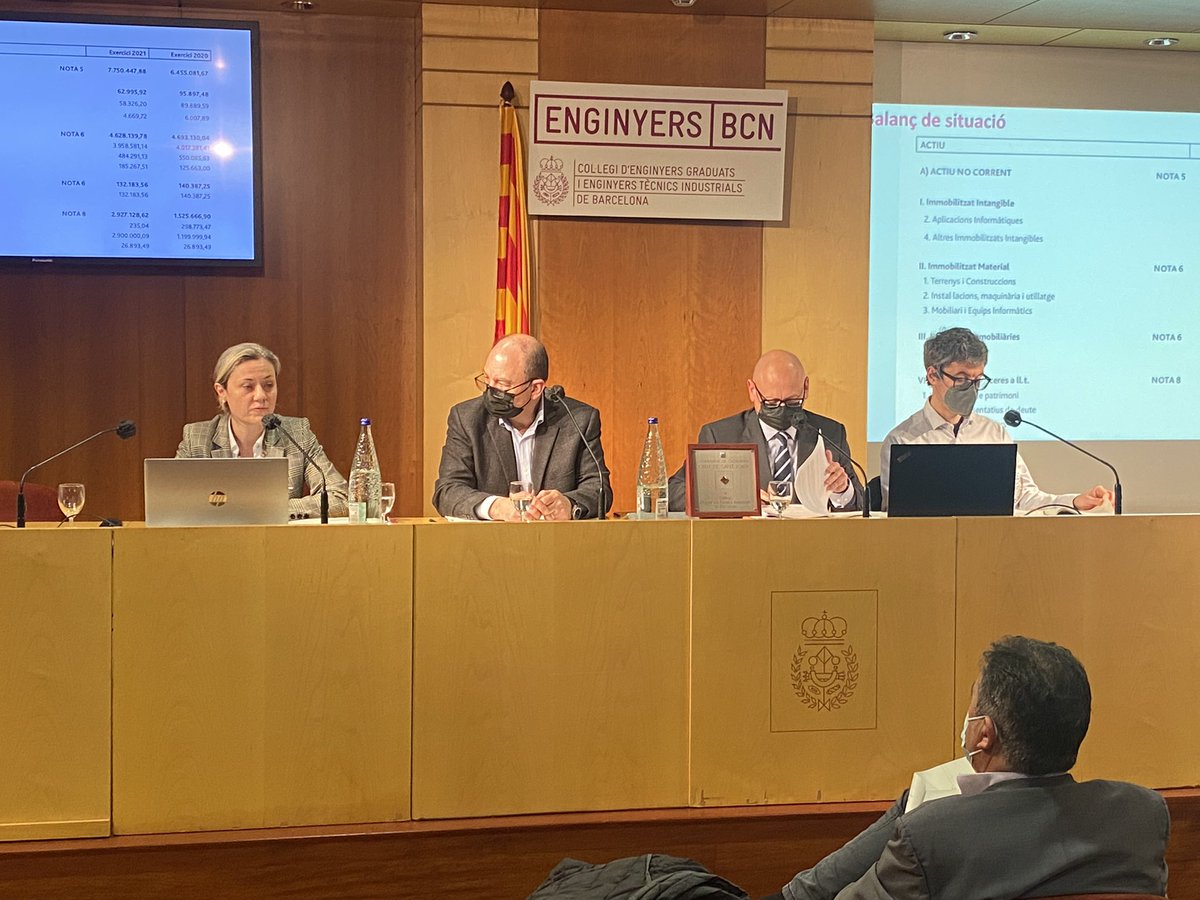 enginyersbcn's tweet photo. El tresorer @FelixDuPa i la interventora @demarbre expliquen el compte de resultats de l’any 2021. Recorda que encara pots votar!           https://t.co/vOeDOGUwLx https://t.co/7cnifrzahc