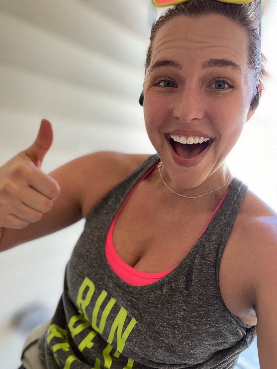 sandisuga1's tweet photo. Took the weekend off but we back at it! Today was too beautiful to not go out for a jog βοΈβοΈβοΈβοΈ #runner #runnerchick #runnerbabe #running #fitness #tuesdayvibe #tuesdaymotivations https://t.co/dtV2D21cDy