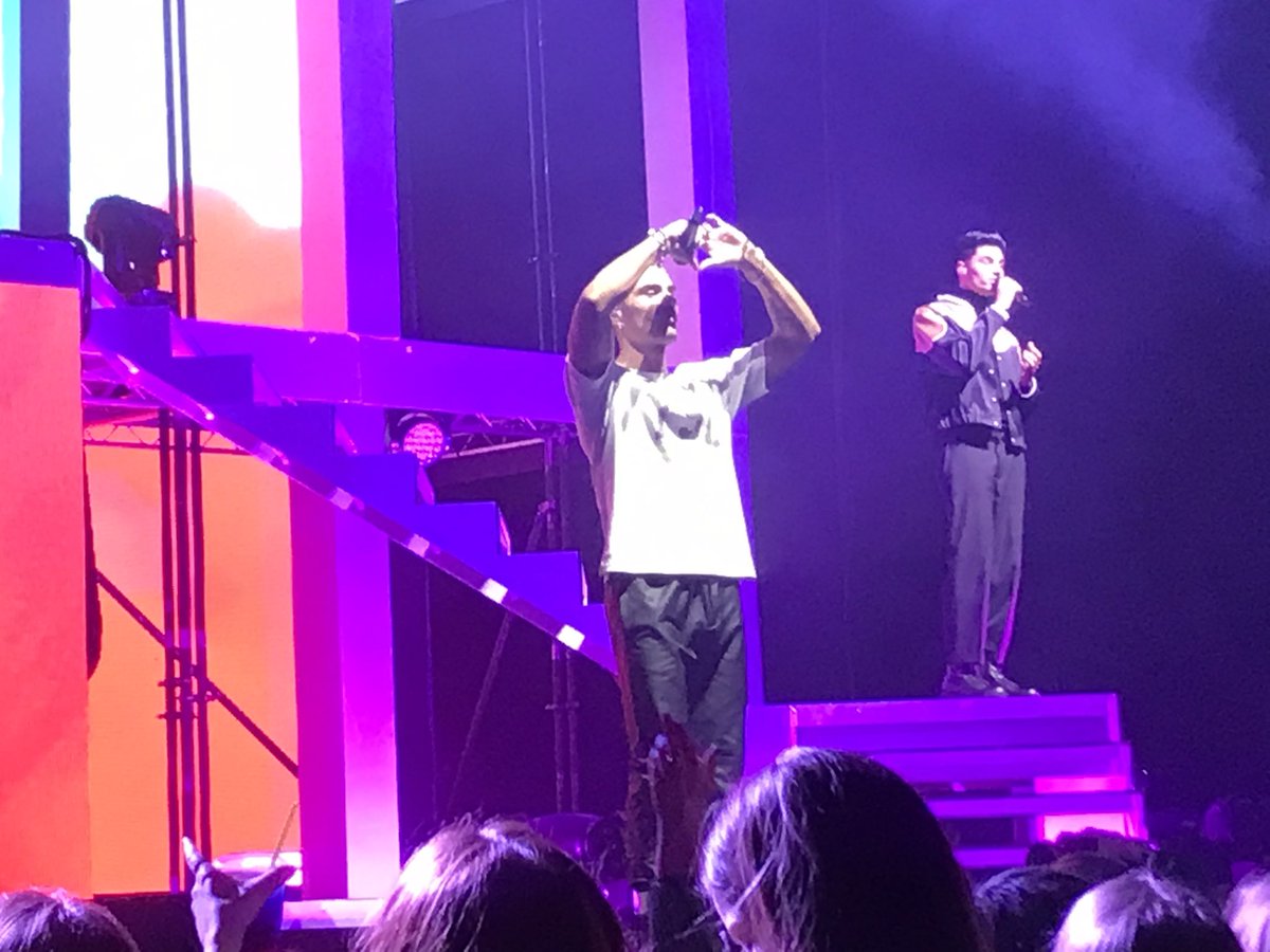 MeggieO_C's tweet photo. @MaxGeorge Birmingham was amazing!
You guys are brilliant as always and hope to see you on the Emerald Isle soon! 🤗☘️💚 https://t.co/DeBHePFiWe