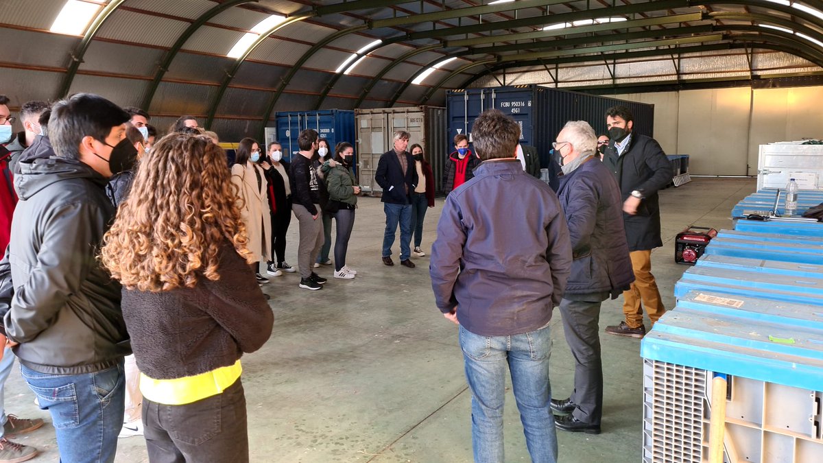 CaminosCLMancha's tweet photo. 👷🏼Desde @CaminosCLMancha, con motivo del Día del Ingeniero Joven, organizamos la semana pasada una visita al Centro de Conservación de Carreteras de la A-4 (#Manzanares) y al aeródromo que @Skydweller_Aero  está construyendo en #Valdepeñas. https://t.co/TbveeZAz68