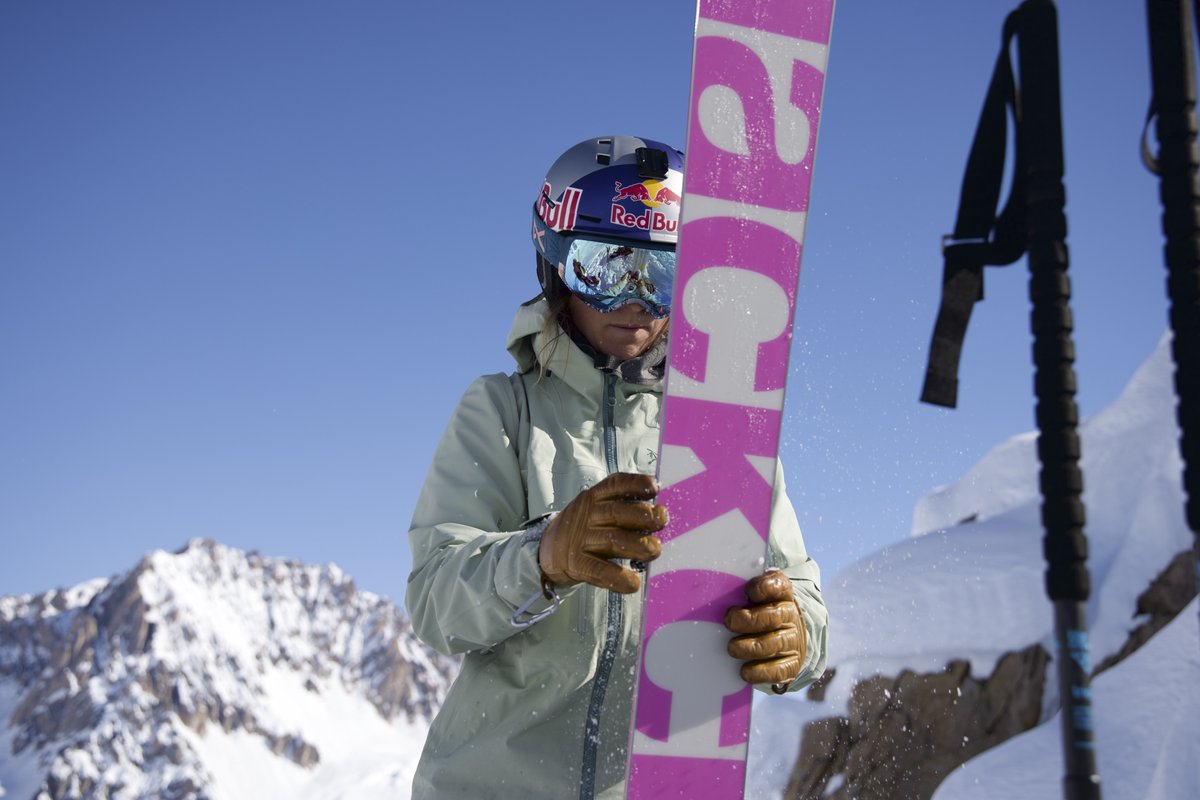 Crisp conditions featuring Anon athlete @myshellparker gearing up in the WM1 Google with a Perceive Variable Blue lens and Merak WaveCel helmet. 

📸: @jaydashphotography

#anonoptics
